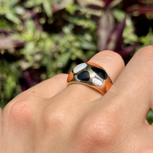 Estate 14KT Yellow Gold Coral, Mother of Pearl, + Onyx Dome Ring
