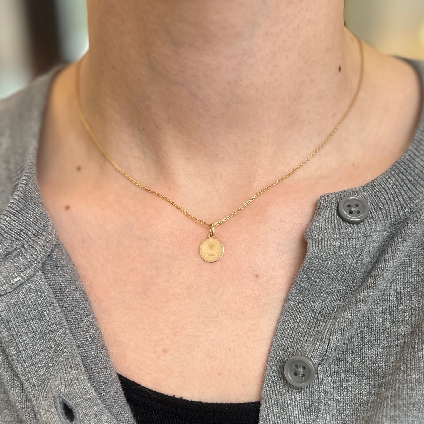 14KT Yellow Gold Solid Holy Communion Round Medal Pendant Charm 11mm