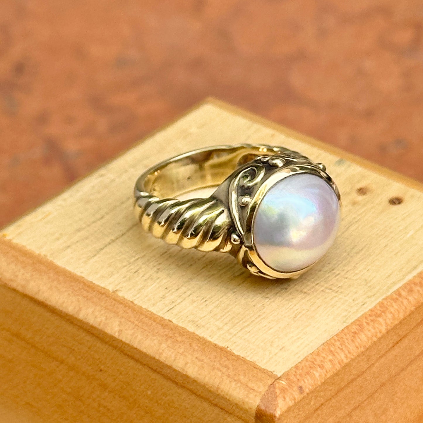 Estate 14KT Yellow Gold Etruscan Design Mabe Pearl Ring