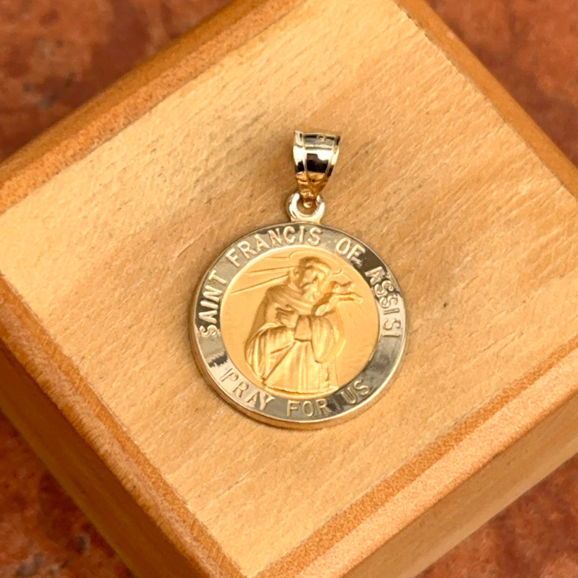 14KT Yellow Gold Saint Francis of Assisi Round Medal Pendant 18mm - LSJ