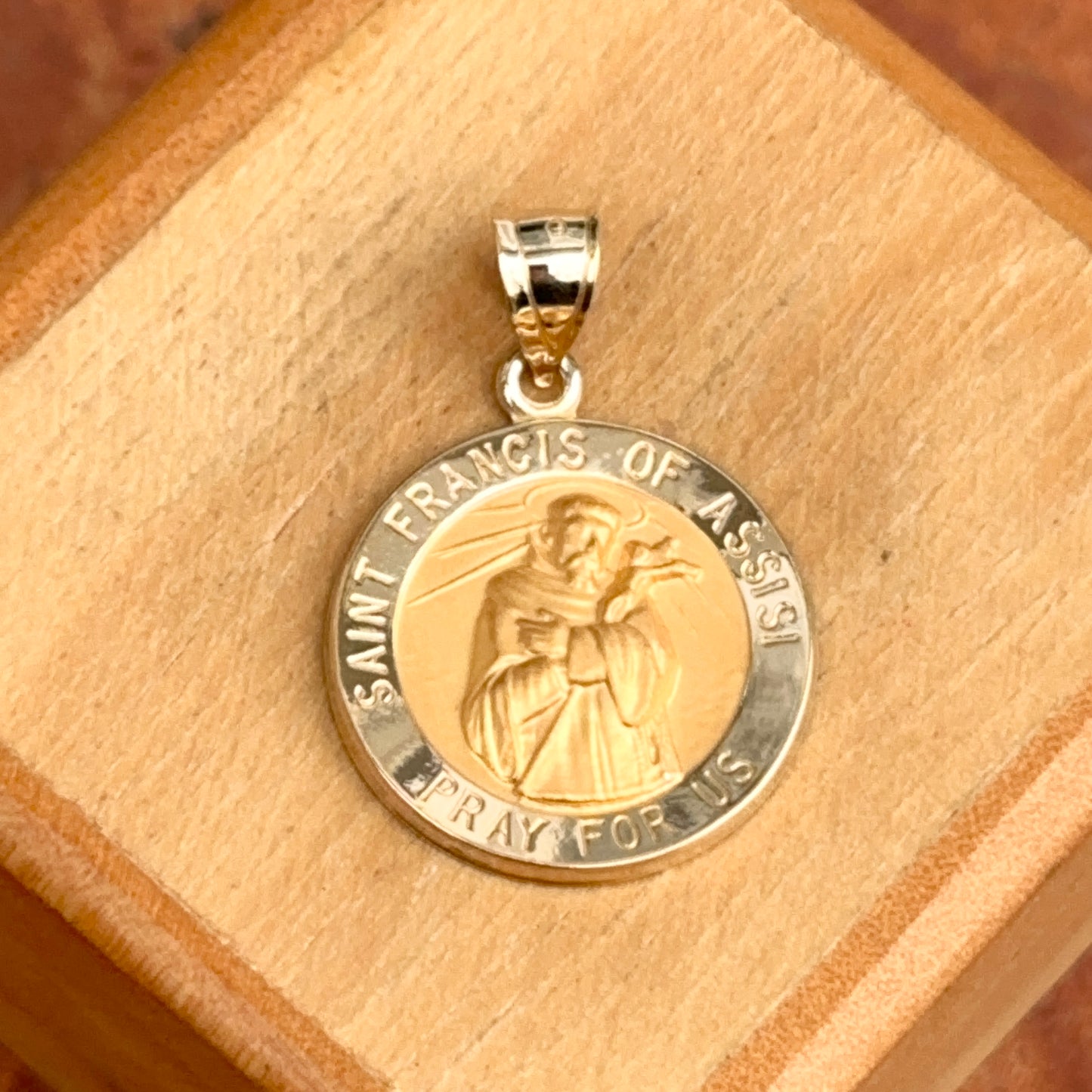 14KT Yellow Gold Saint Francis of Assisi Round Medal Pendant 18mm - LSJ