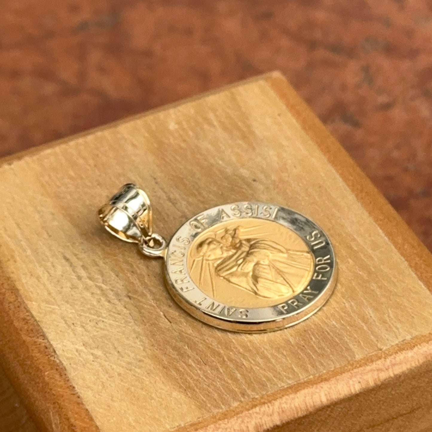 14KT Yellow Gold Saint Francis of Assisi Round Medal Pendant 18mm - LSJ