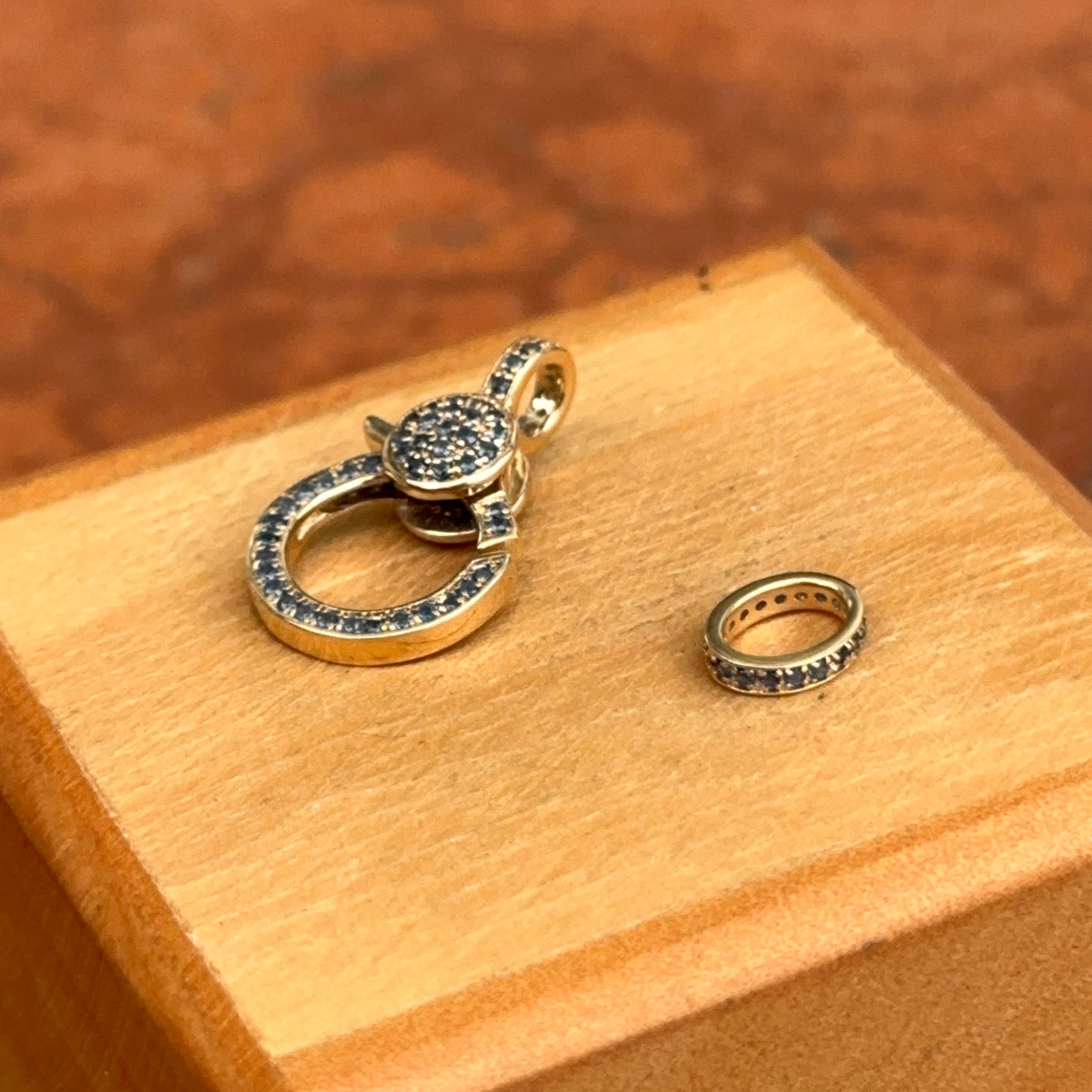 14KT Yellow Gold Blue Sapphire Pendant with Hinged Opening