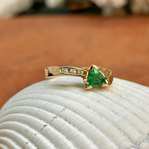 Estate 14KT Yellow Gold Trillion Cut Emerald + Diamond Ring