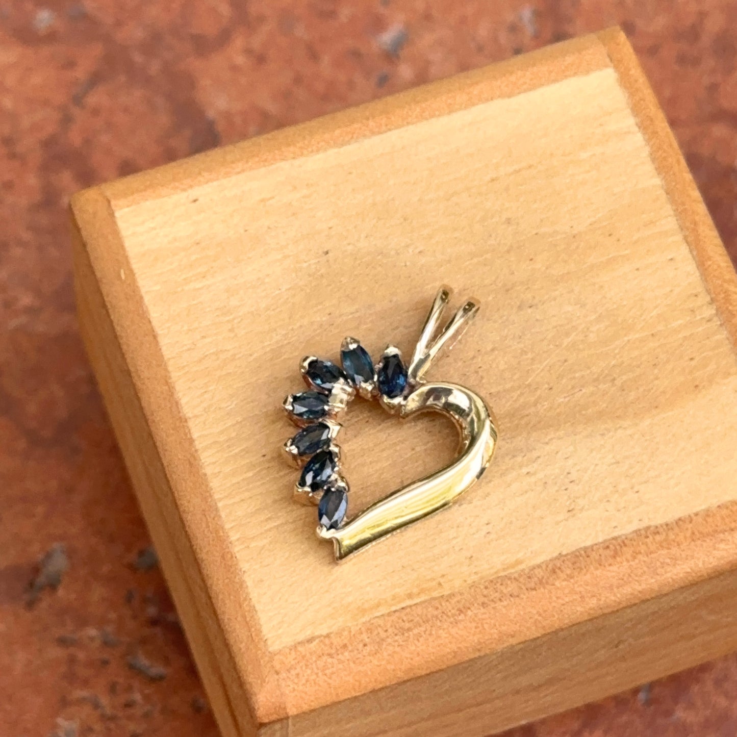 Estate 10KT Yellow Gold Marquise Blue Sapphire Heart Pendant