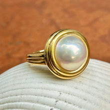 Load image into Gallery viewer, Estate 18KT Yellow Gold Bezel Round Mabe Pearl Ring