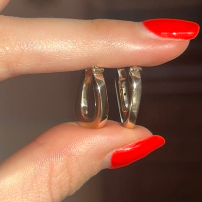 Estate 14KT Yellow Gold Shiny Wavy Hoop Earrings