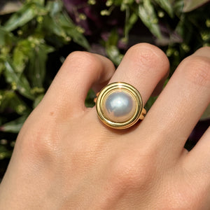 Estate 18KT Yellow Gold Bezel Round Mabe Pearl Ring