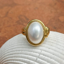 Load image into Gallery viewer, Estate 18KT Yellow Gold Oval Bezel Mabe Pearl Ring
