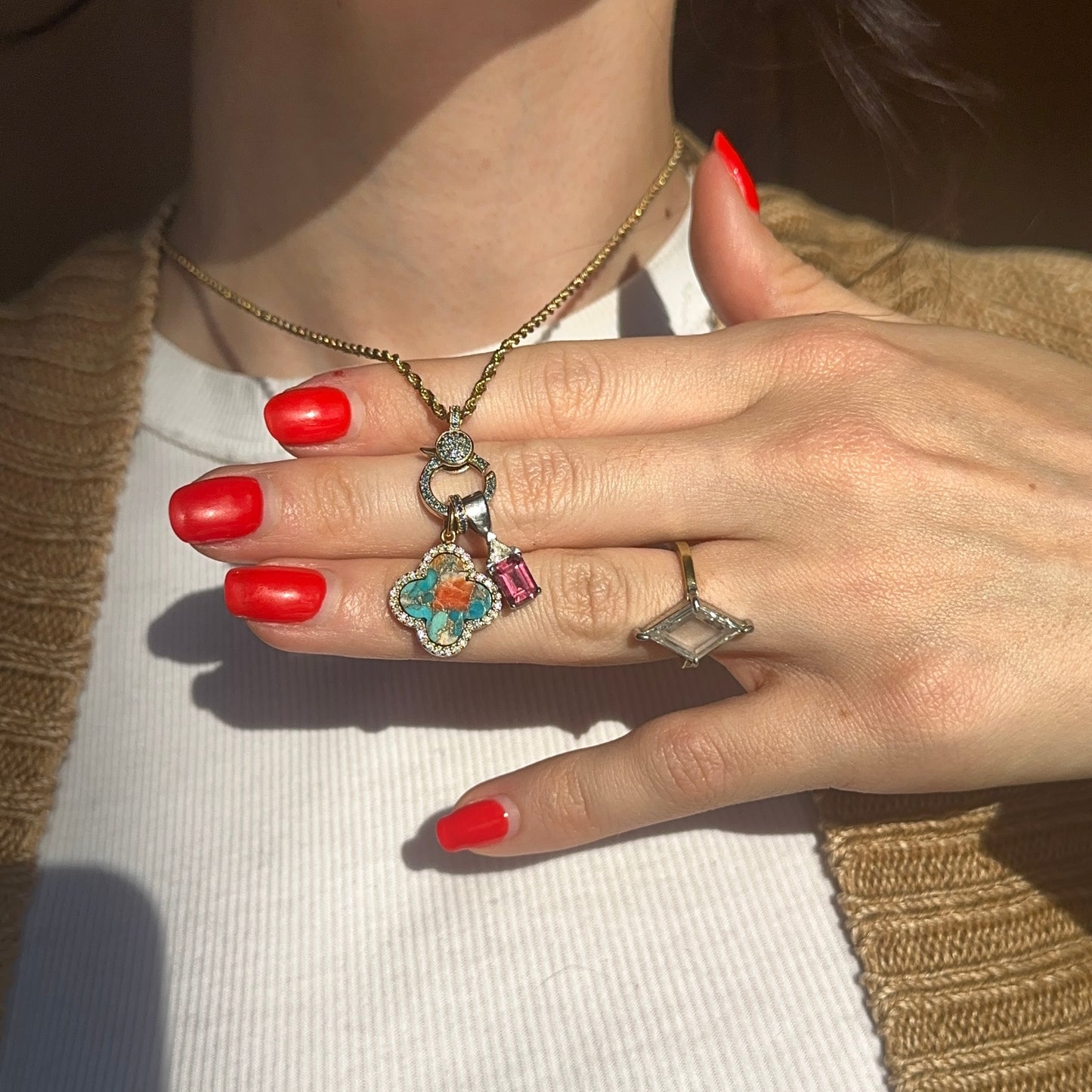 14KT Yellow Gold Blue Sapphire Pendant with Hinged Opening