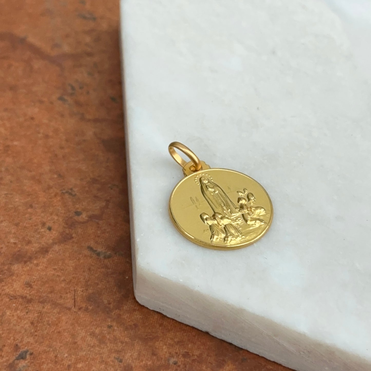 14KT Yellow Gold Our Lady of Fatima Round Matte Medal Pendant 18mm