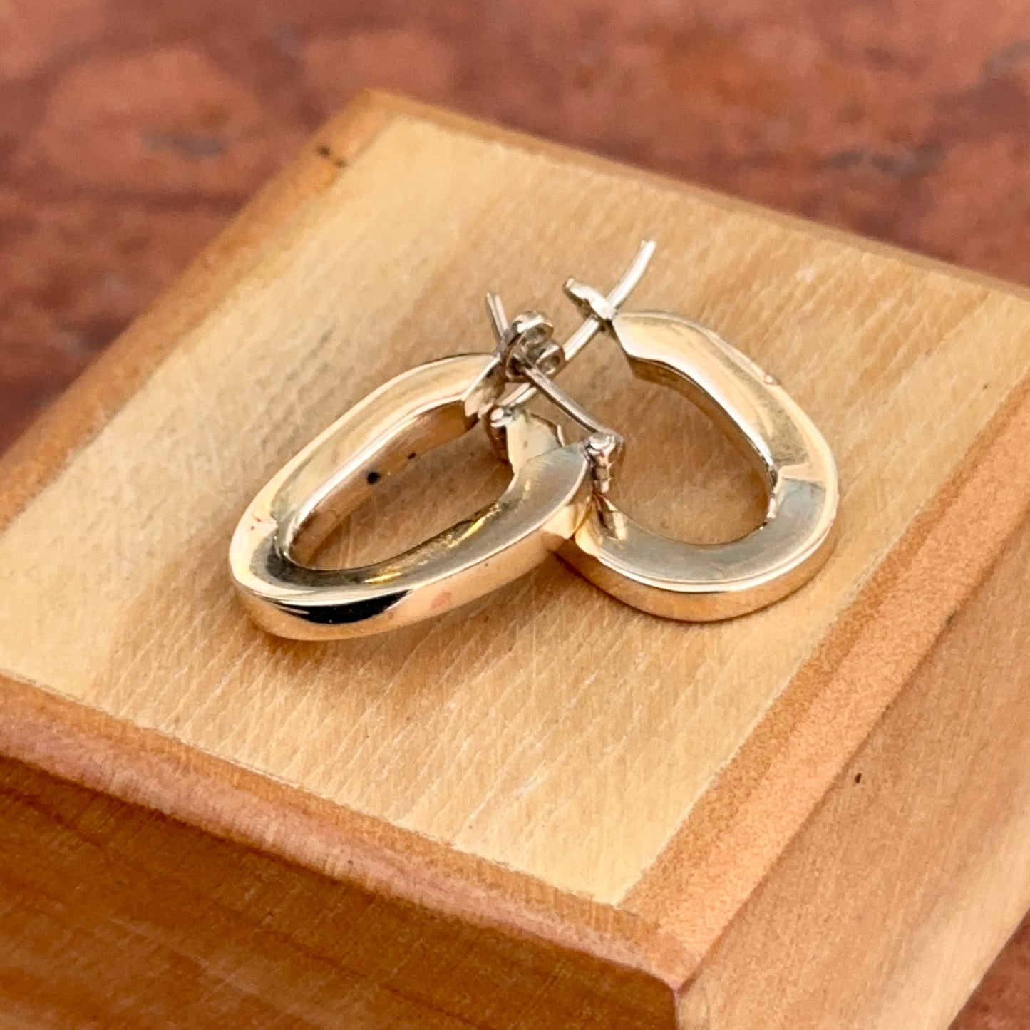 Estate 14KT Yellow Gold Shiny Wavy Hoop Earrings