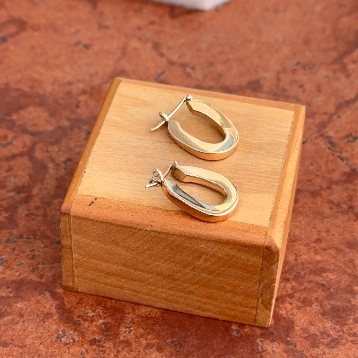 Estate 14KT Yellow Gold Shiny Wavy Hoop Earrings