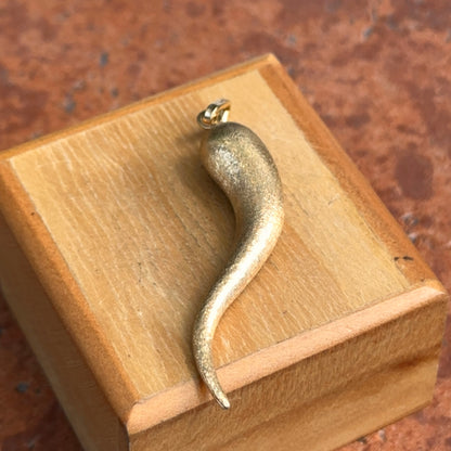 Estate 18KT Yellow Gold Sandblast Italian Horn Pendant 45mm