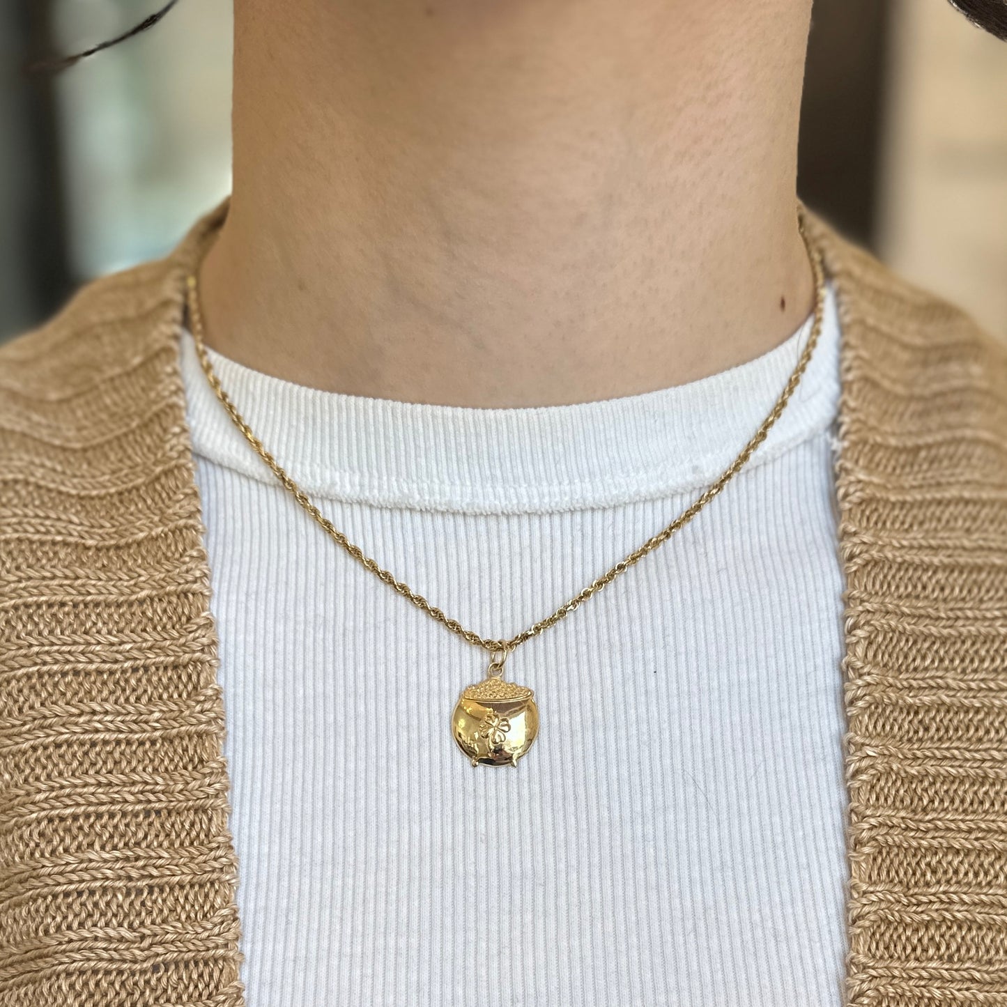 14KT Yellow Gold Detailed Pot of Gold with Clover Pendant Lucky Charm 064