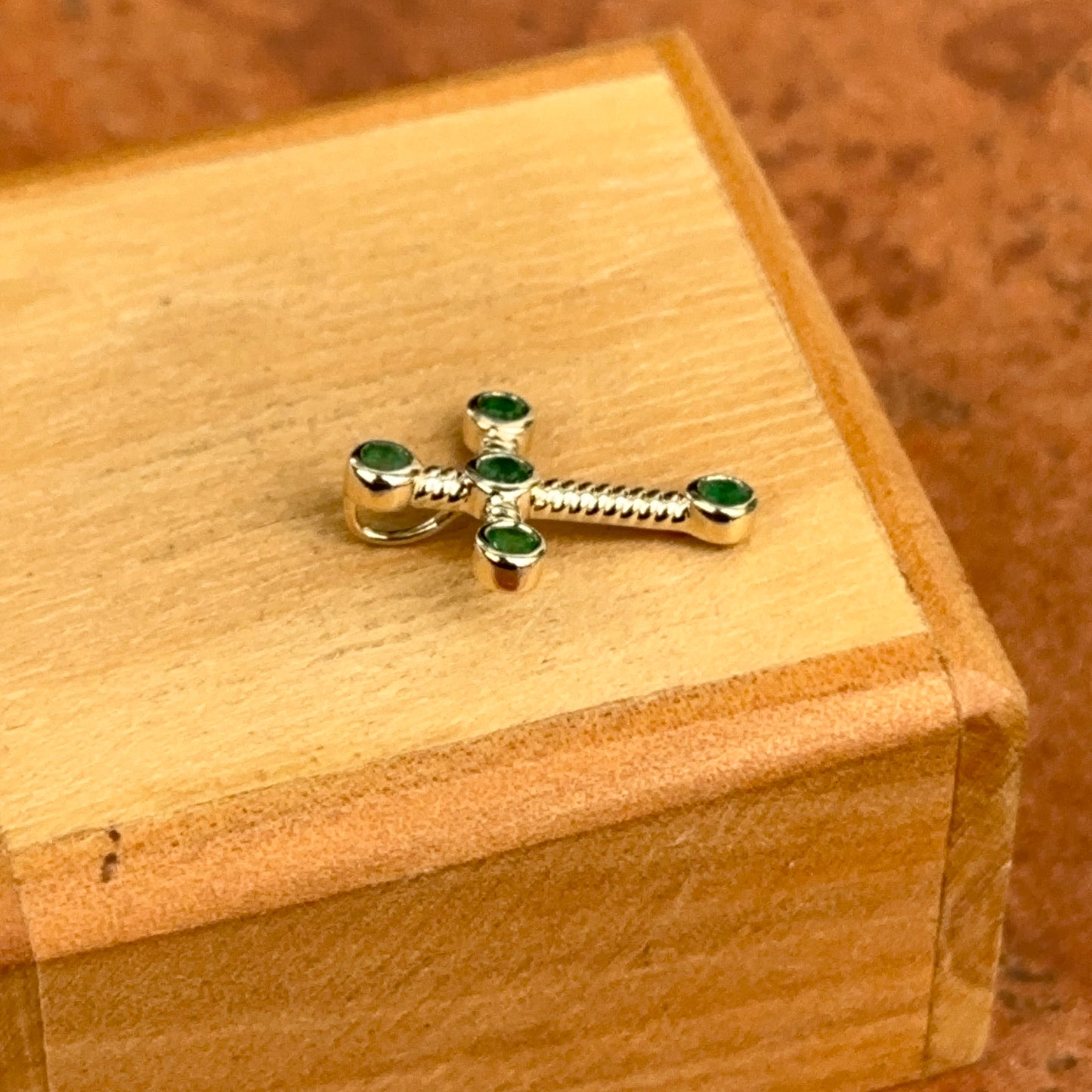 14KT Yellow Gold Round Emerald Twisted Cross Pendant Slide 19mm