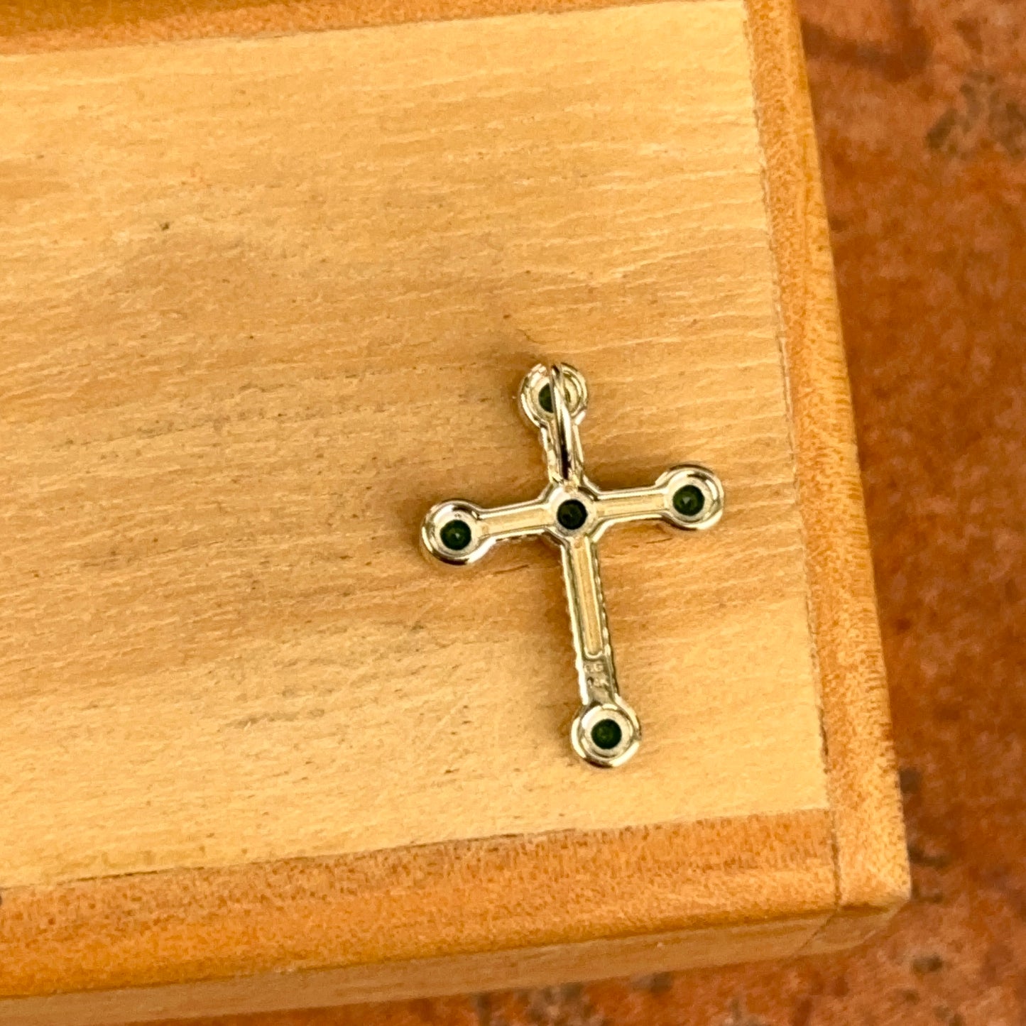 14KT Yellow Gold Round Emerald Twisted Cross Pendant Slide 19mm