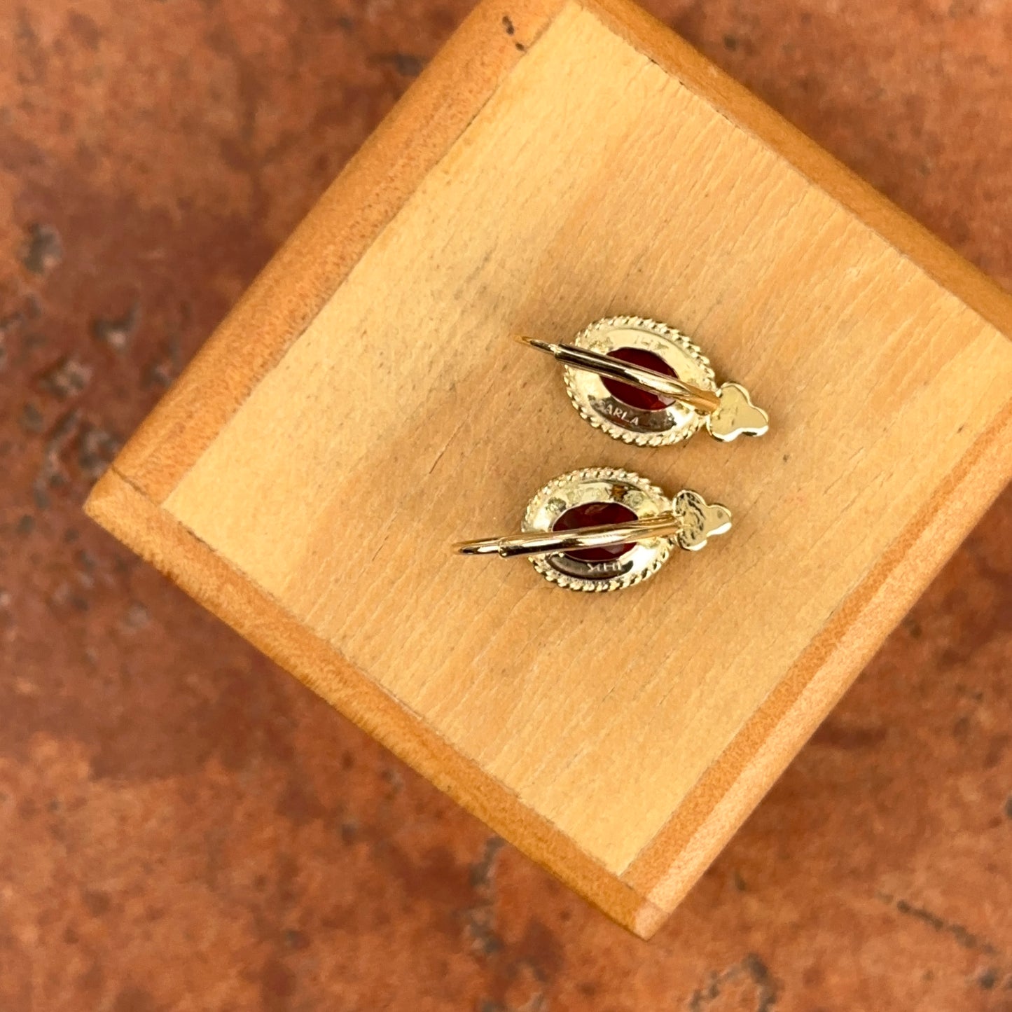 14KT Yellow Gold Oval Garnet Gemstone Detailed Frame Earrings