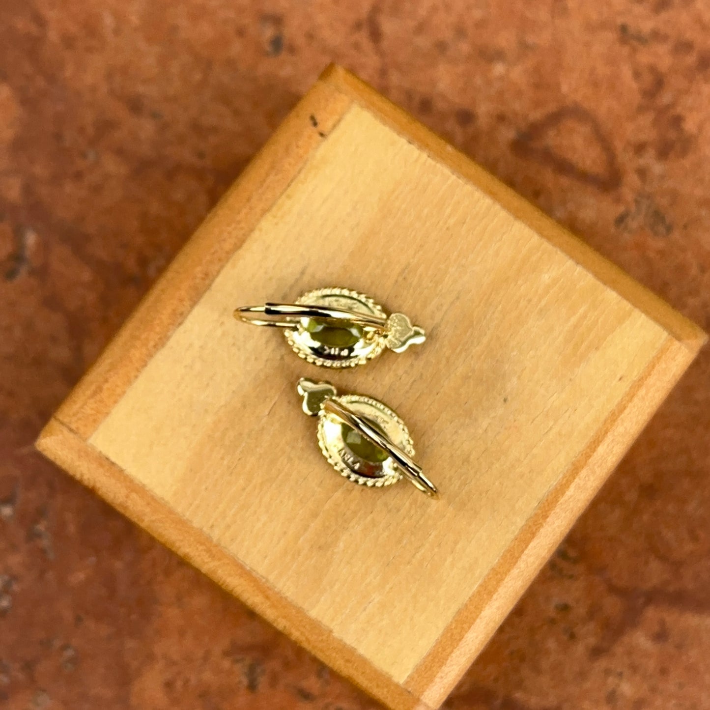 14KT Yellow Gold Oval Peridot Detailed Frame Lever Back Earrings