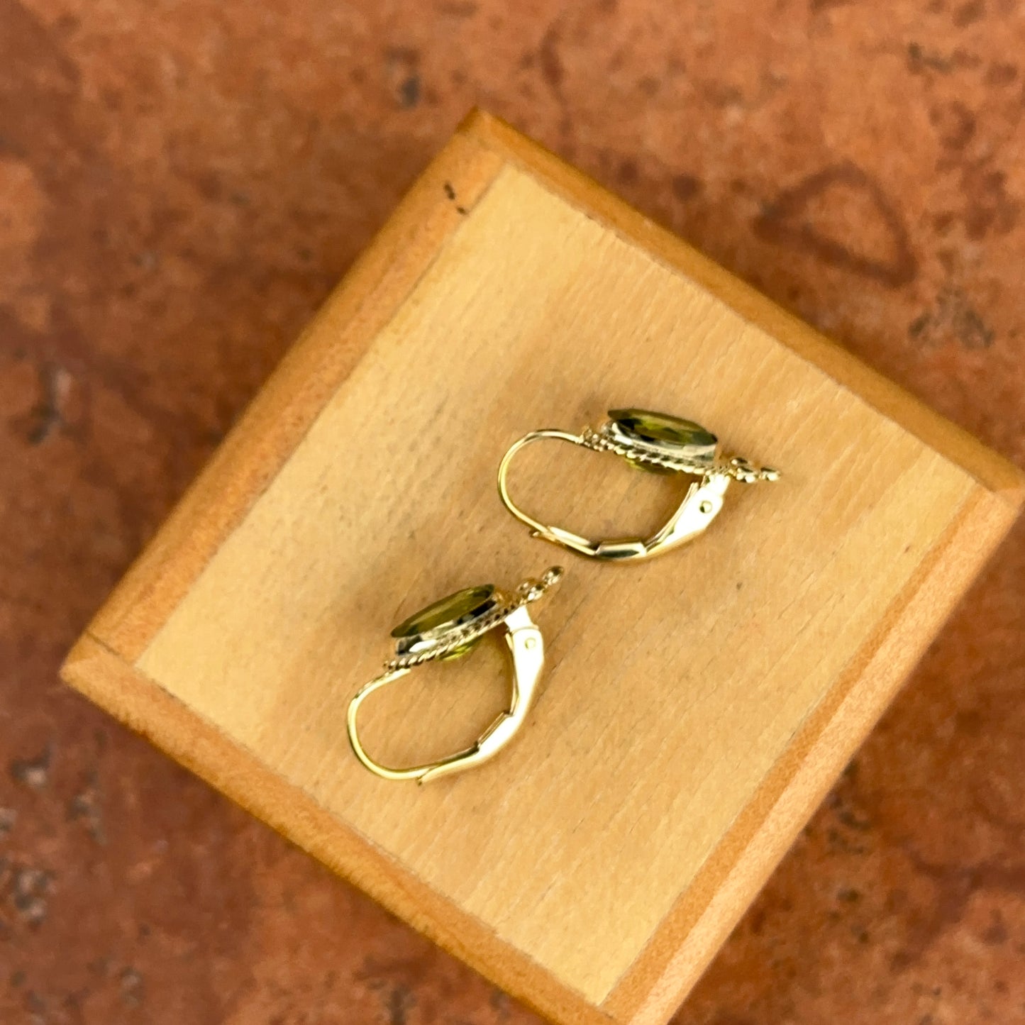 14KT Yellow Gold Oval Peridot Detailed Frame Lever Back Earrings
