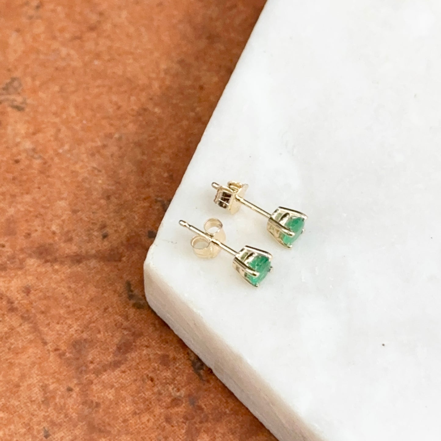 14KT Yellow Gold Round 4mm Emerald Stud Earrings