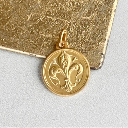 14KT Yellow Gold Fleur de Lis Round Matte Medal Pendant 18mm