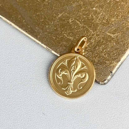 14KT Yellow Gold Fleur de Lis Round Matte Medal Pendant 18mm