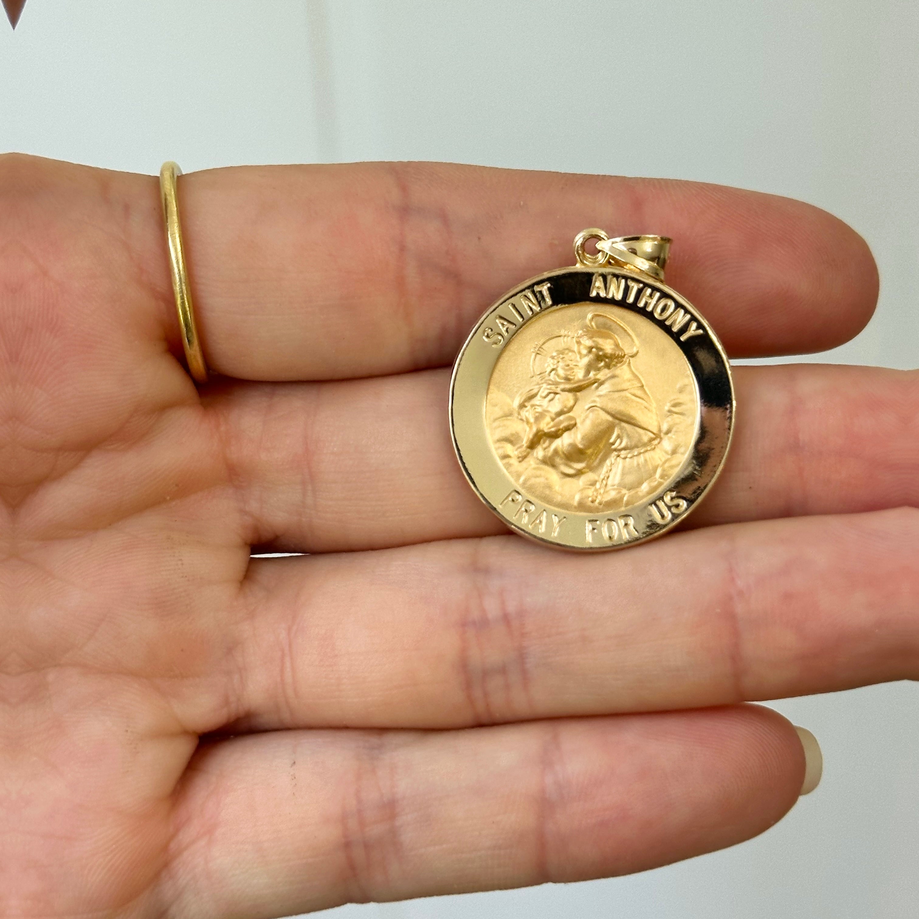 14KT Yellow Gold St Anthony Round Medal Pendant Charm – LSJ