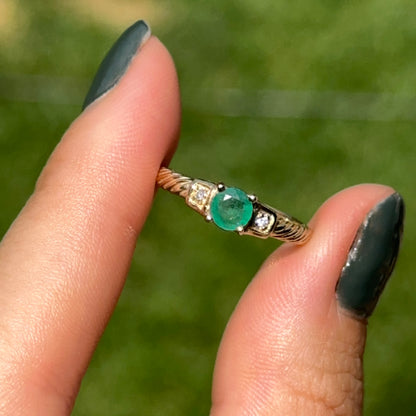 10KT Yellow Gold Round Emerald + Round Diamond Twisted Ring