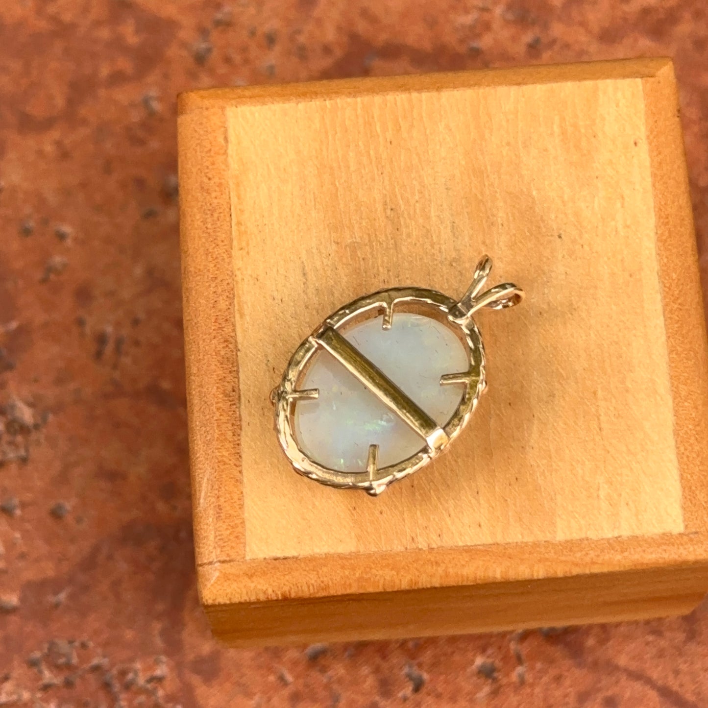 Estate 14KT Yellow Gold Oval Cabochon Opal Pendant