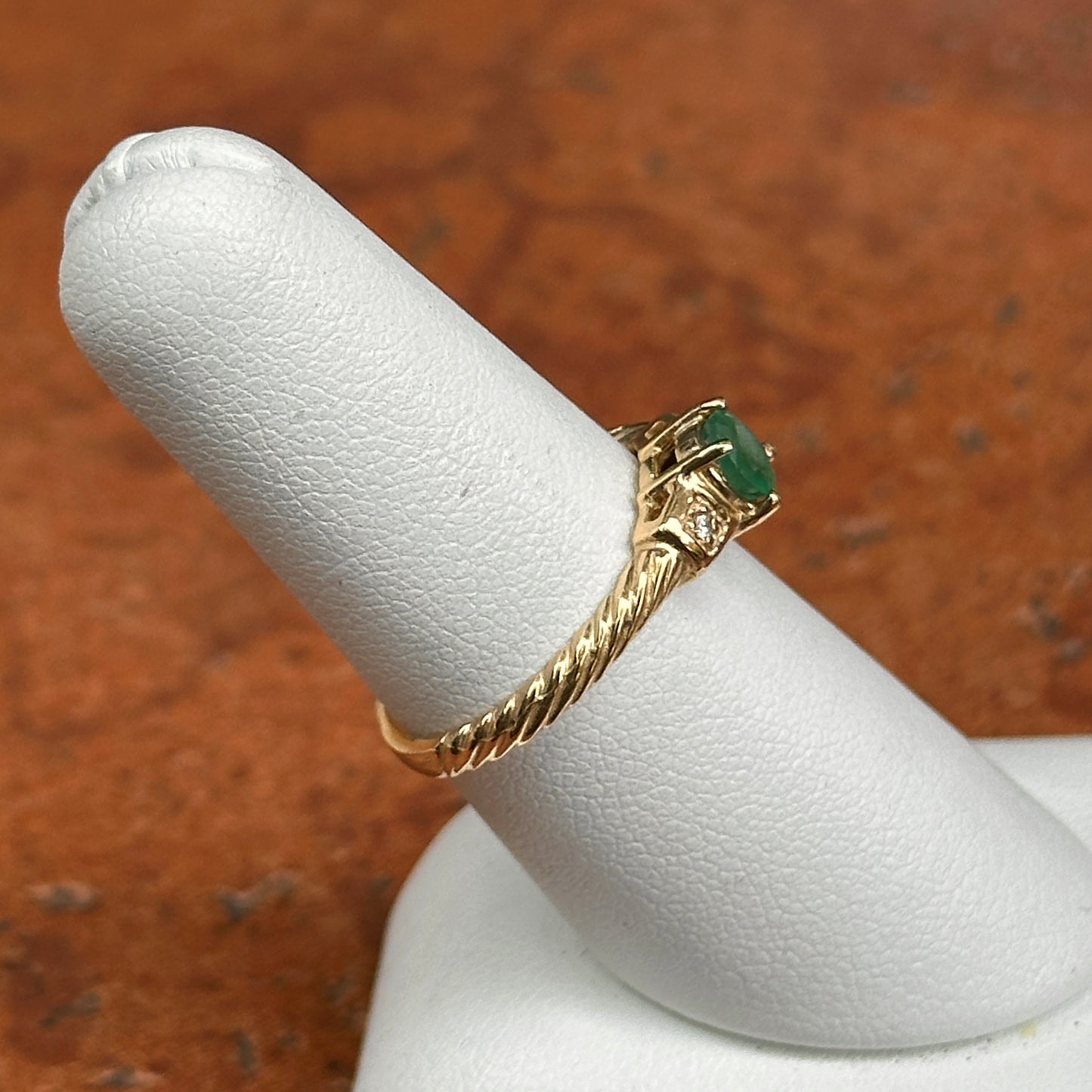 10KT Yellow Gold Round Emerald + Round Diamond Twisted Ring