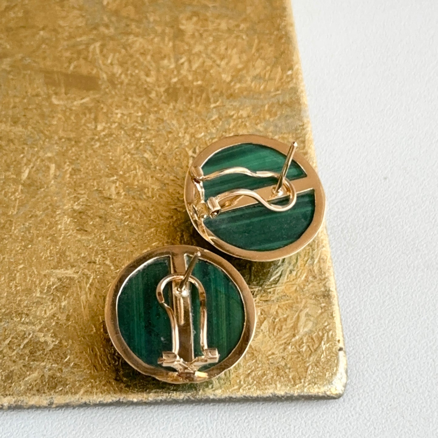 Estate 14KT Yellow Gold Round Cabochon Green Malachite Omega Earrings