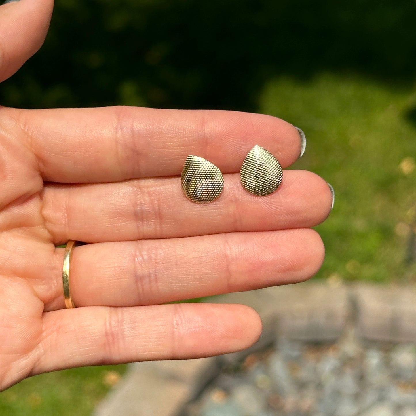 10KT Yellow Gold Teardrop Textured Stud Post Pierced Earrings