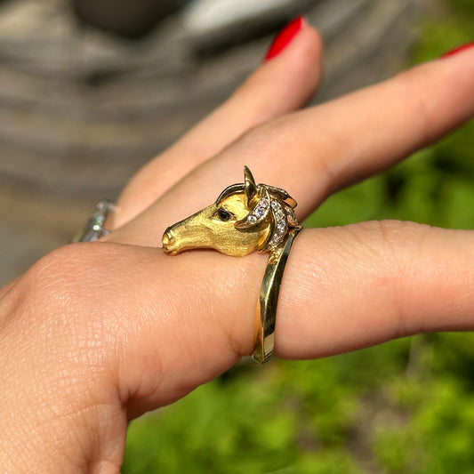Estate 18KT Yellow Gold 3D Diamond Horse + Black Onyx Eyes Ring