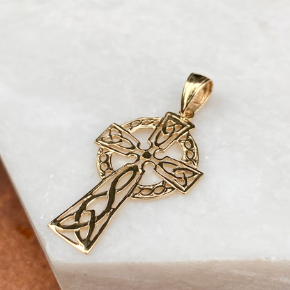 10KT Yellow Gold Celtic Open Knot Eternity Circle Pendant