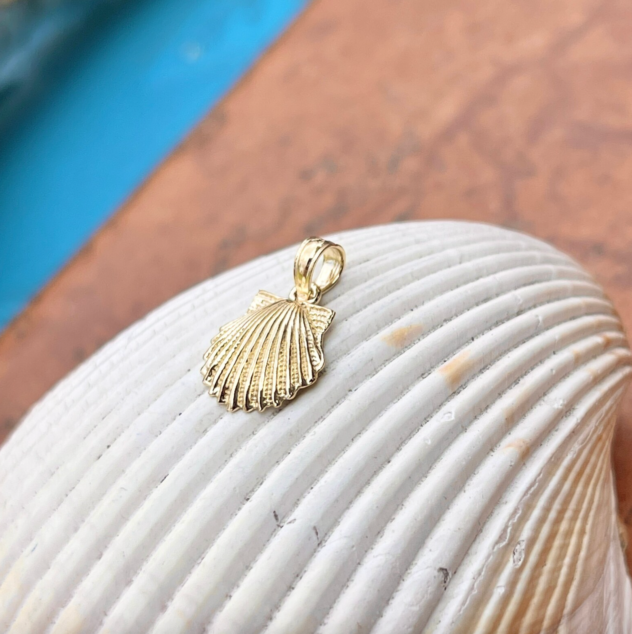 10KT Yellow Gold 2D Scallop Shell Pendant Charm