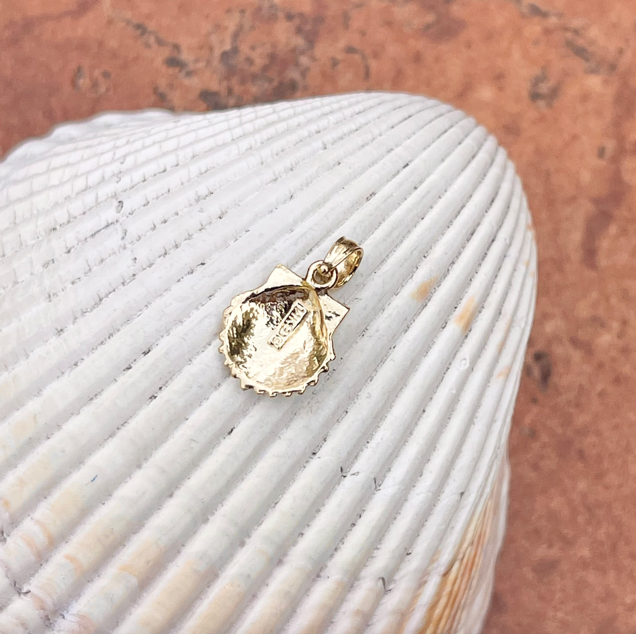 10KT Yellow Gold 2D Scallop Shell Pendant Charm
