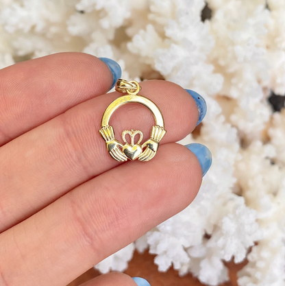 10KT Yellow Gold Claddagh Round Pendant Charm