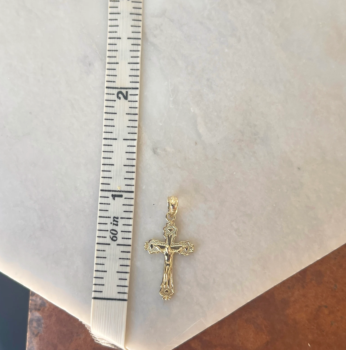 14KT Yellow Gold Scalloped Edge Crucifix Cross Pendant