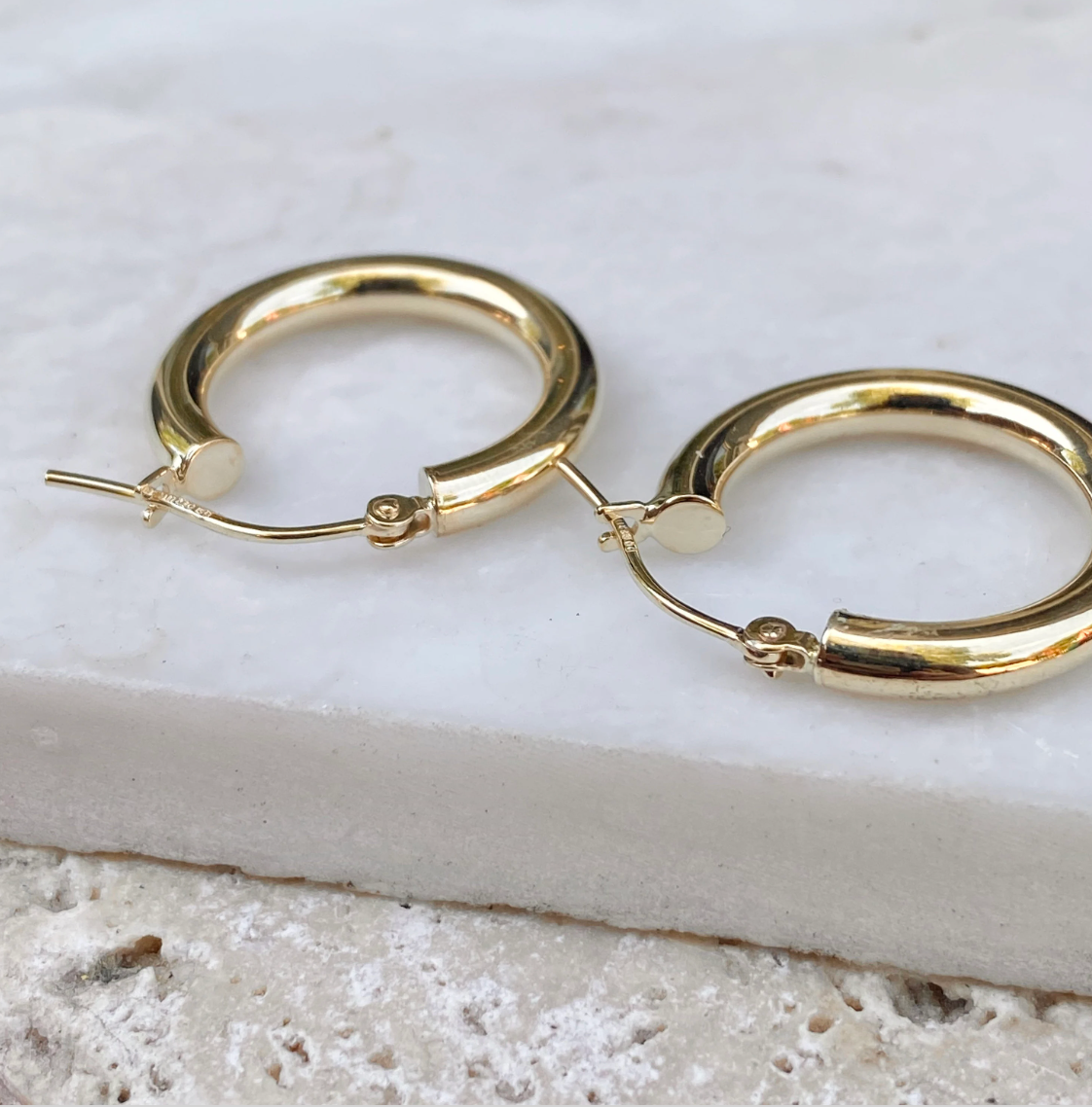 10KT Yellow Gold 3mm Tube Round Hoop Earrings 20mm