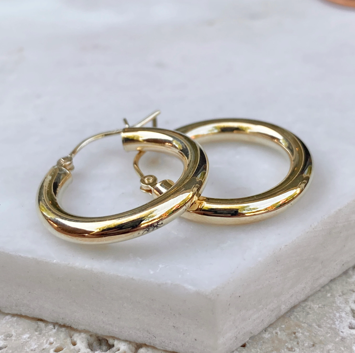 10KT Yellow Gold 3mm Tube Round Hoop Earrings 20mm
