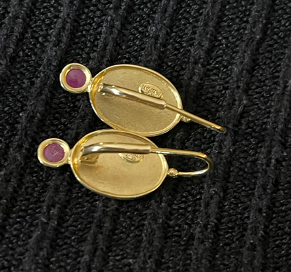 Estate 14KT Yellow Gold Oval Intaglio Ruby Lever Back Earrings