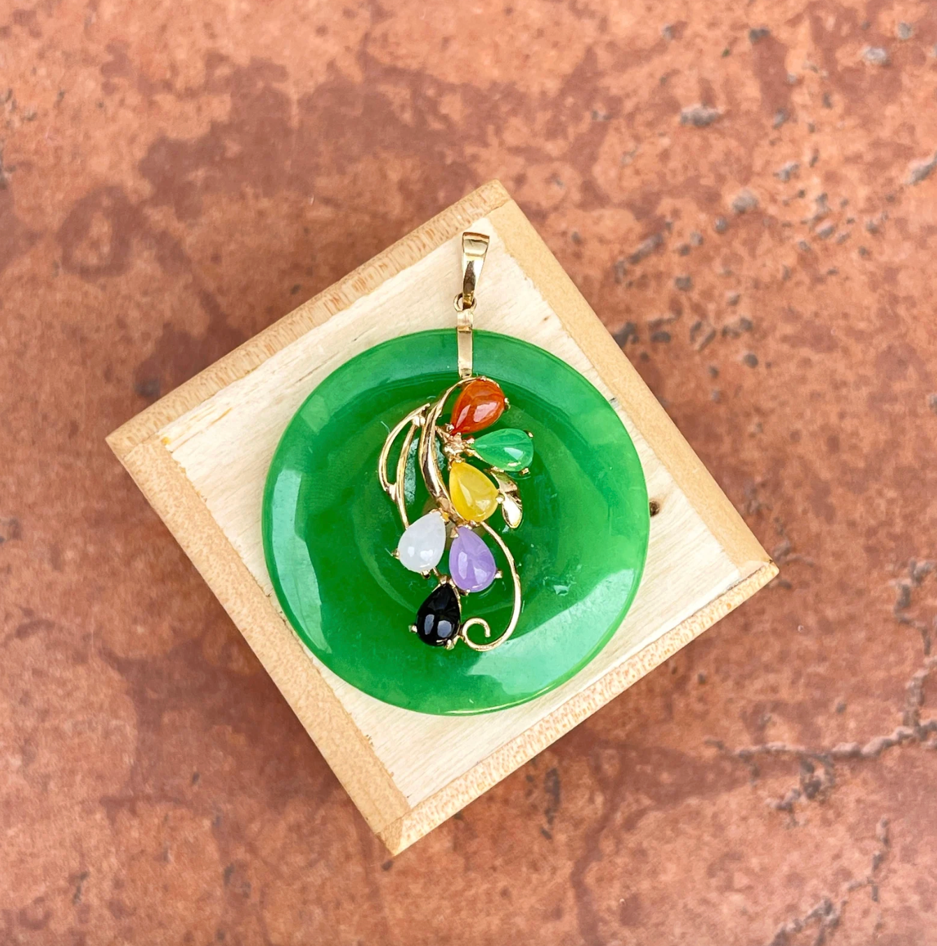 Estate 14KT Yellow Gold Round Jade Medallion Pendant