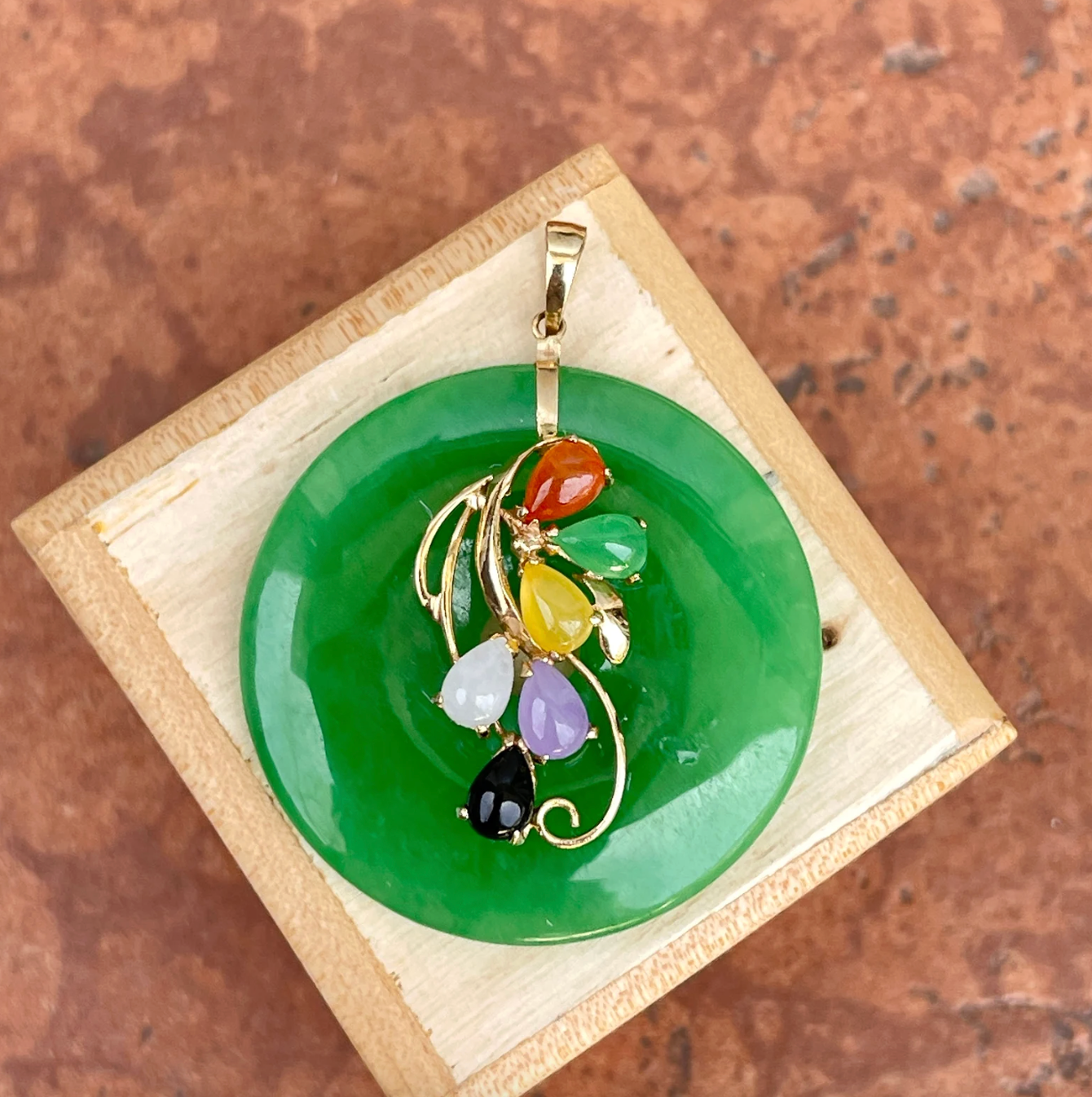 Estate 14KT Yellow Gold Round Jade Medallion Pendant