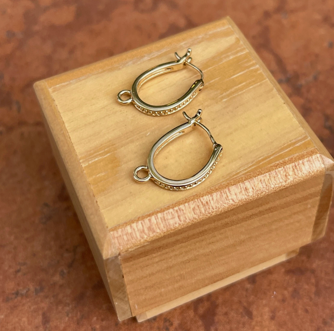 14KT Yellow Gold Beaded Oval Hoop Earrings with Closed Ring