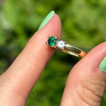 Estate 18KT Yellow Gold Round .33 CT Emerald + Diamond ring