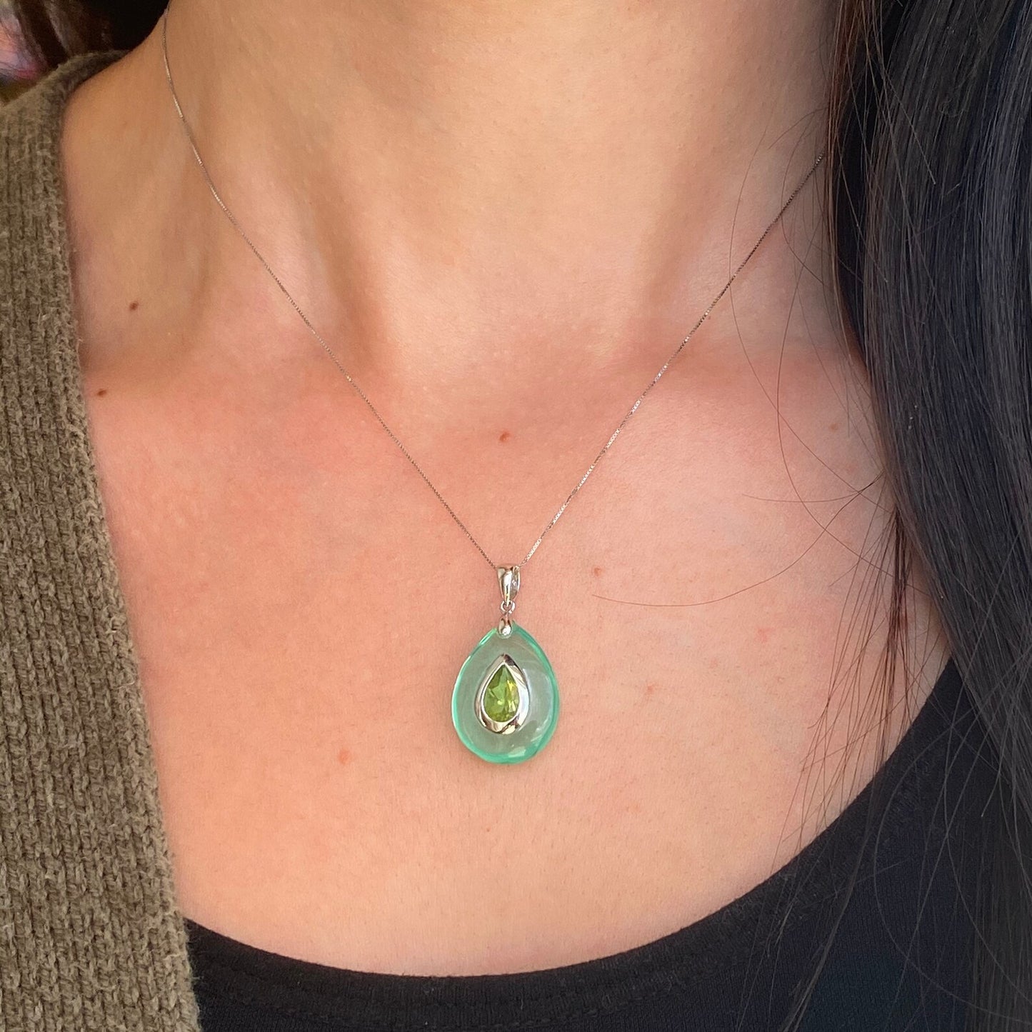 14KT White Gold Teardrop Green Peridot Resin Pendant Charm