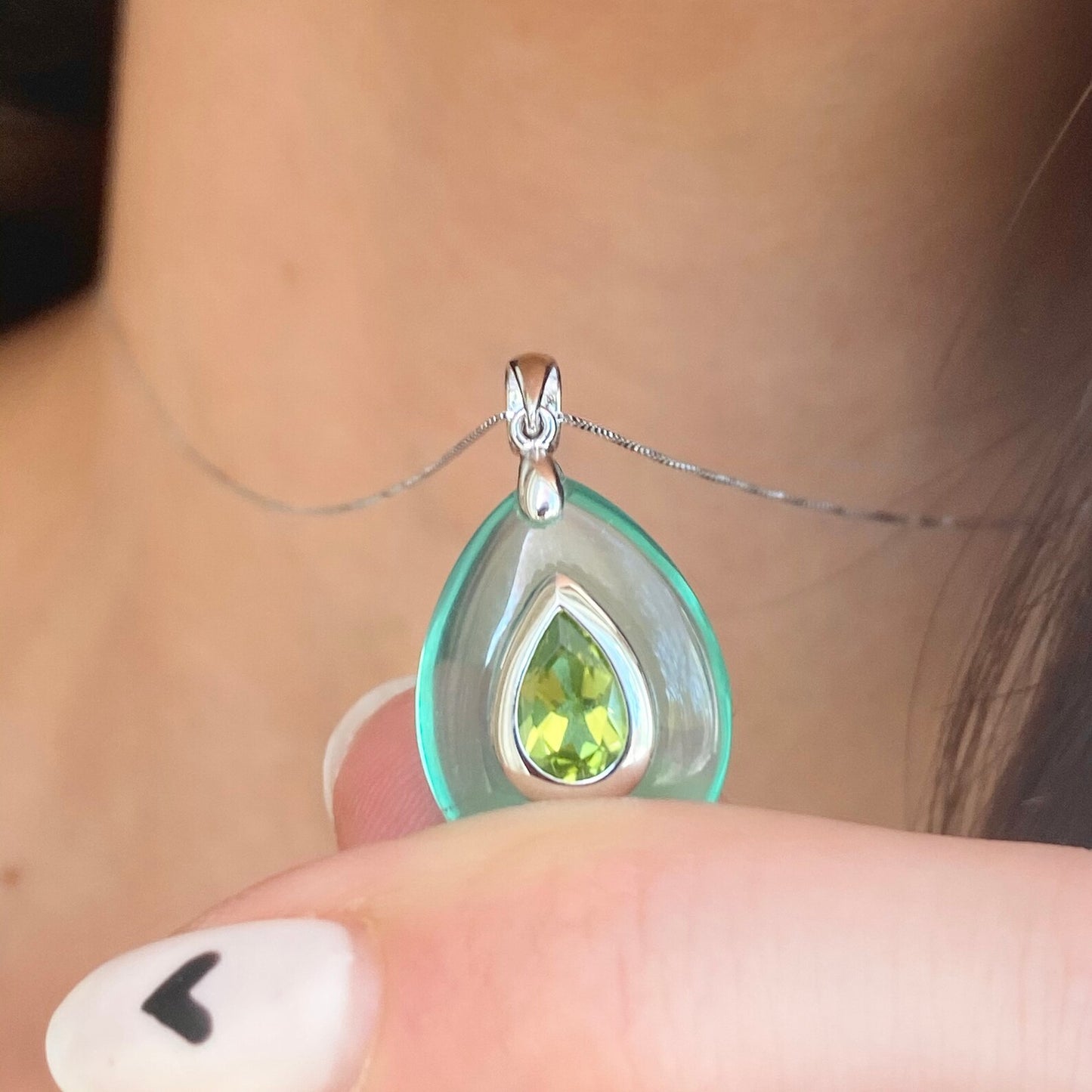 14KT White Gold Teardrop Green Peridot Resin Pendant Charm