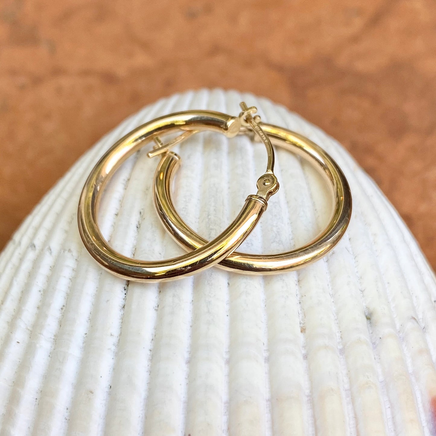 10KT Yellow Gold 2mm Tube Round Hoop Earrings 16mm