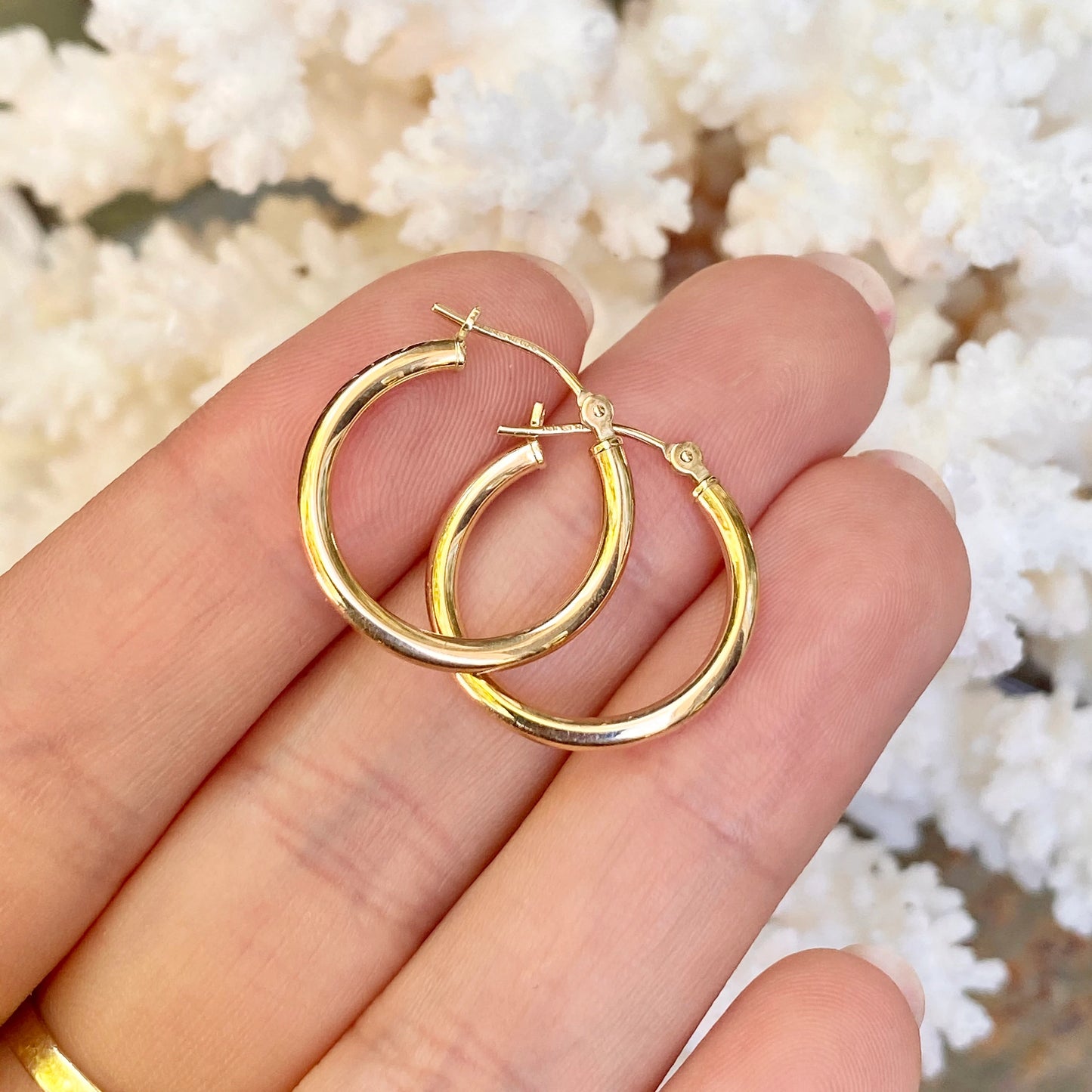 10KT Yellow Gold 2mm Tube Round Hoop Earrings 16mm